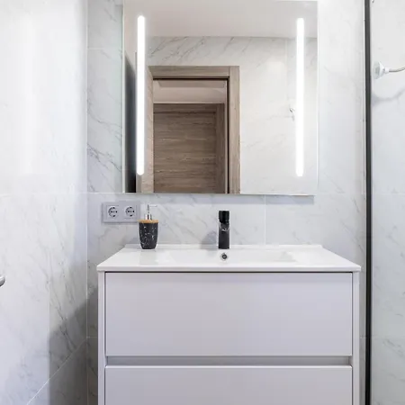Amplio Apartamento Con Gran Terraza Con Vistas A Solo 50m De La Playa, *
